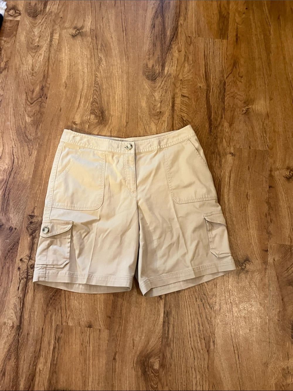 LL bean Beige Cargo Pocket Shorts women’s 12 favorite fit